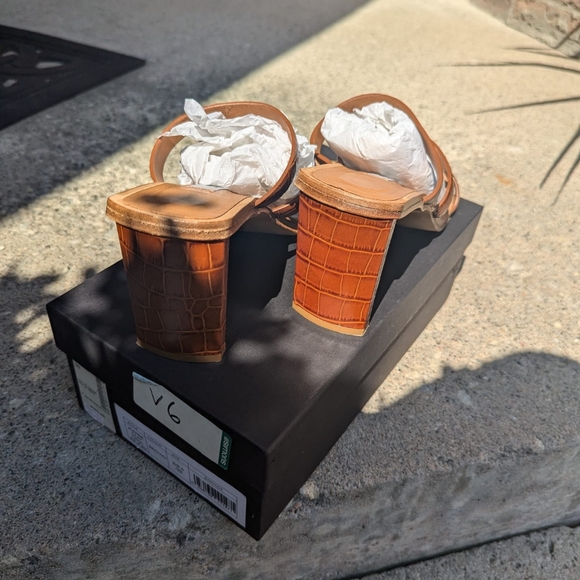 MIISTA Joanne Clay Crown High Heel - Picture 15 of 16